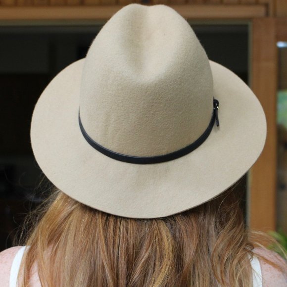 Banana Republic Accessories - BANANA REPUBLIC Wool Hat